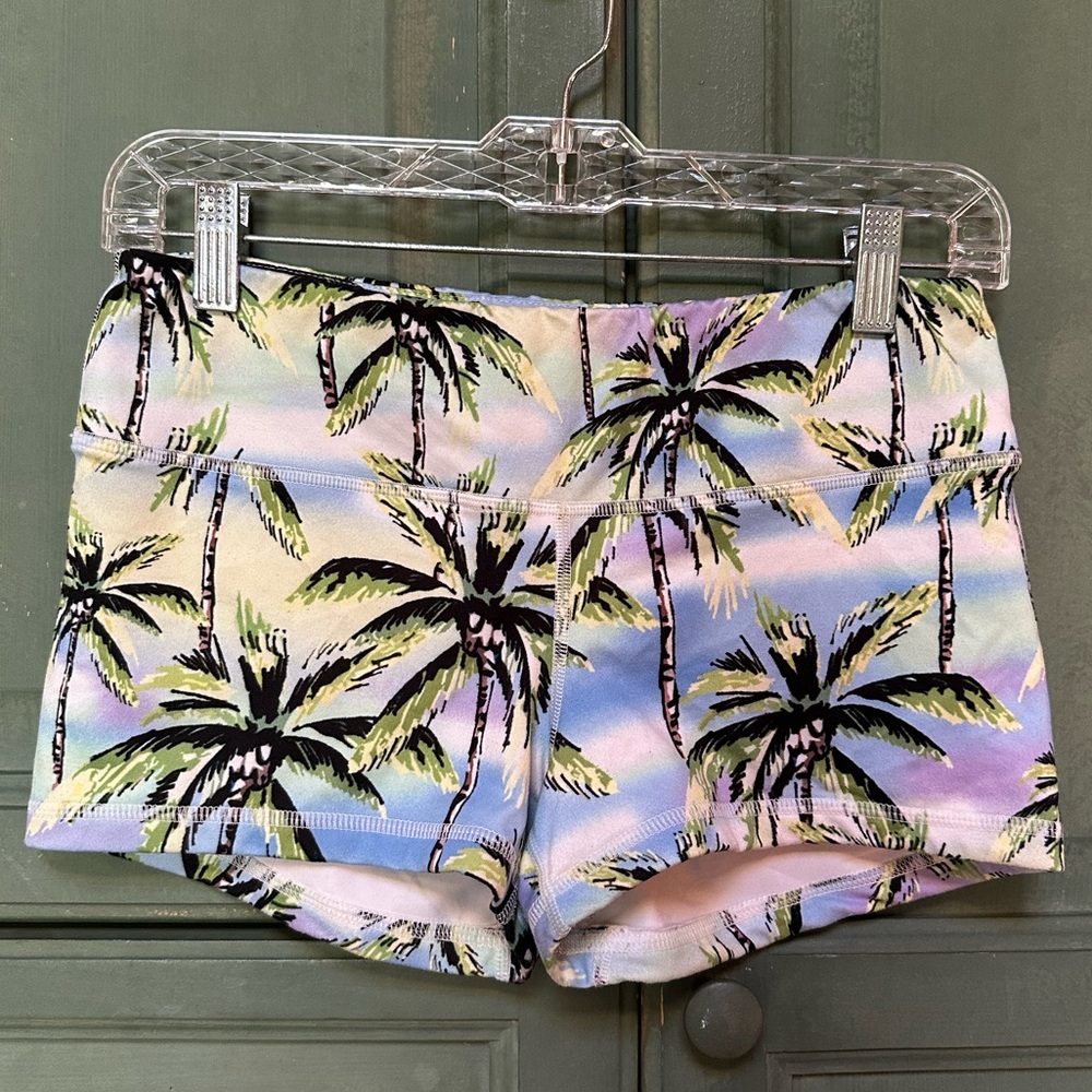 Fleo Pastel Palm Print Women's Athletic Shorts